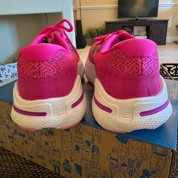 Brooks Women's Ghost Max Pink Running Shoes - Picture 4 of 9